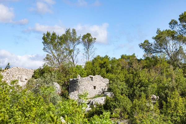 Sauve 'deki Mer des Rochers' in Cevennes dağlarının eteklerindeki görüntüsü (Occitanie, Fransa)