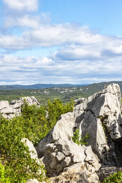 Sauve 'deki Mer des Rochers' in Cevennes dağlarının eteklerindeki görüntüsü (Occitanie, Fransa)