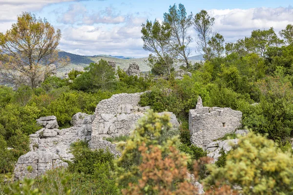 Sauve 'deki Mer des Rochers' in Cevennes dağlarının eteklerindeki görüntüsü (Occitanie, Fransa)
