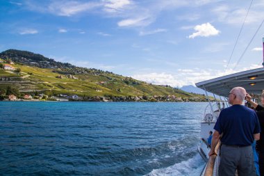 Lavaux bölgesinin Geneva Gölü 'ndeki bir tekneden görünüşü (Vaud, İsviçre)