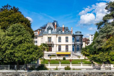 Cenevre Gölü 'nden Montreux manzarası (Vaud, İsviçre)