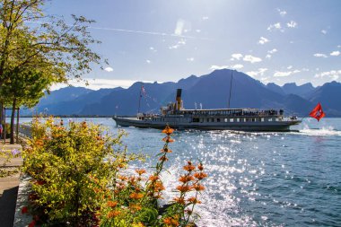 Montreux yakınlarındaki Cenevre Gölü 'ndeki Belle Poque vapuru (Vaud, İsviçre)