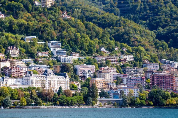Cenevre Gölü 'nden Montreux manzarası (Vaud, İsviçre)
