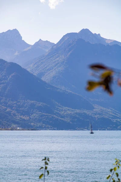 Montreux 'dan Dağ Manzarası (Vaud, İsviçre)