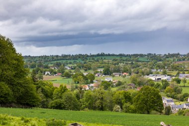 Cerisy-Belle-Etoile 'deki Norman kafesinin manzarası (Orne, Normandiya)