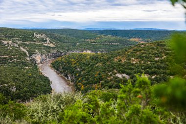 Ardeche Sonbaharda Aigueze yakınlarındaki kireçtaşı yaylasından