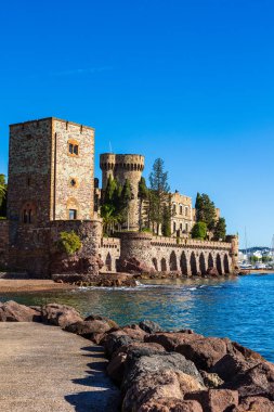 Mandelieu-la-Napoule sahilinden La Napoule Şatosu