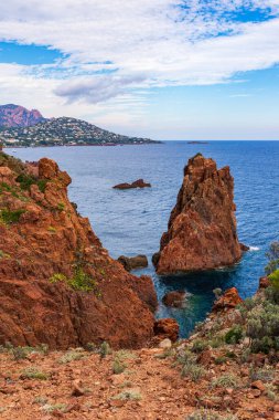 Kaptan Roux 'un Saint-Raphael' deki Kaptan Dramont zirvesinden görünüşü