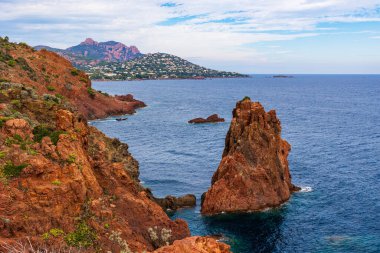 Kaptan Roux 'un Saint-Raphael' deki Kaptan Dramont zirvesinden görünüşü