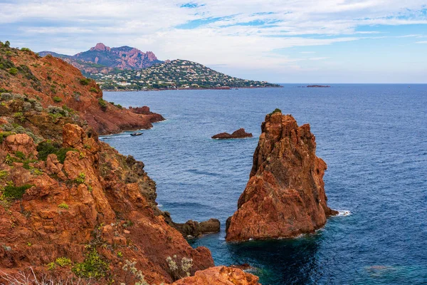Kaptan Roux 'un Saint-Raphael' deki Kaptan Dramont zirvesinden görünüşü