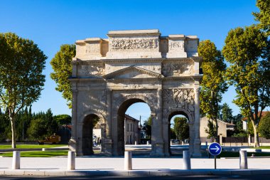 Germanicus 'un zaferlerinin anısına Orange Antik Zafer Kemeri