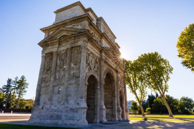 Germanicus 'un zaferlerinin anısına Orange Antik Zafer Kemeri