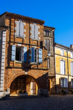 Auvillar Tarihi Merkezi 'ndeki Tahıl Pazarı Etrafındaki Binaların Yüzleri