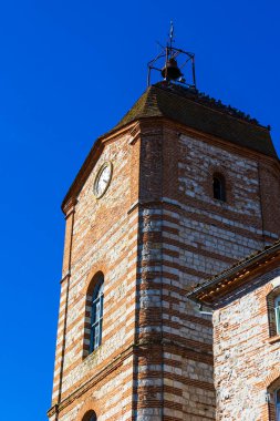 Auvillar Tarih Merkezi 'ndeki Arnaud Othon Kapısına Bakan Saat Kulesi