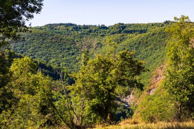 Agout Nehri, Ferrieres yakınlarındaki vadiden geçiyor.