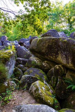 Sidobre 'deki Kaos de la Roquette, erozyonun şekillendirdiği granit kaya yığınları.