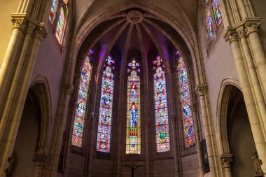 Saint-Antonin-Noble-Val 'deki Saint-Antonin Kilisesi Korosunun Lekeli Pencereleri