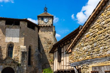 Penne Ortaçağ Merkezi 'ndeki Saint-Catherine Kilisesi' nin çan kulesi.