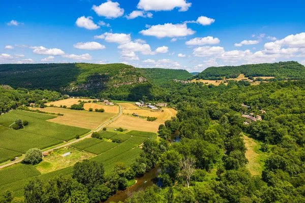 Penne 'den Aveyron Gorges Kayalıkları ve Gresigne Ormanı' nın Panoramik Manzarası