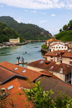 Pasaia 'nın Resimli Köyü ve Körfez Ağzı Yukarıdan Cantabrian Denizi' ne açılıyor