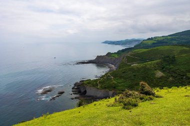 Bask Flysch ve Sakoneta Koyu 'nun Panoramik Manzarası