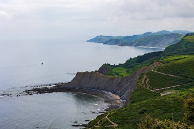 Bask Flysch ve Sakoneta Koyu 'nun Panoramik Manzarası