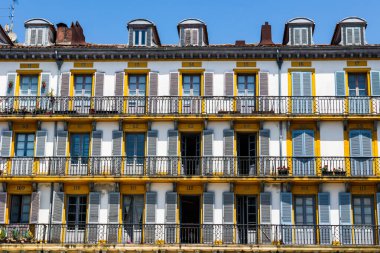 Donostia-San Sebastian 'daki Urumea Nehri boyunca Centro Bölgesi Cephesi