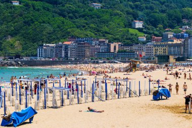 Donostia-San Sebastian 'da Atlantik Okyanusu' ndaki Zurriola Plajı