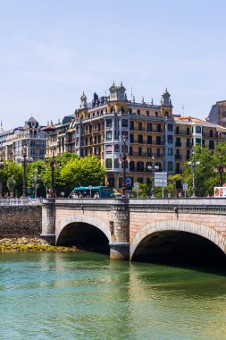 Donostia-San Sebastian 'daki Urumea Nehri boyunca Centro Bölgesi Cephesi