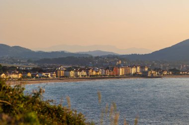 Abbadia bölgesinden Sunset 'te Büyük Ovanın Önündeki Hendaye Rıhtımı