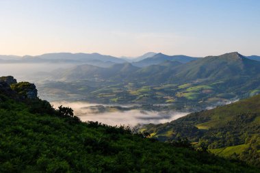 Fransız Bask Ülkesi 'nde La Rhune' nin Dağ manzarası