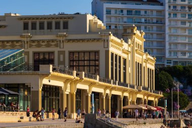 Biarritz Belediyesi Kumarhanesi Miramar Sahili 'nden Grande Plage' a bakan Art Deco Style.