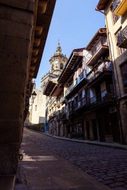 Santa Mara de la Asuncion Kilisesi 'nin çan kulesi ayrıca Nuestra Seora del Manzano olarak da bilinir.