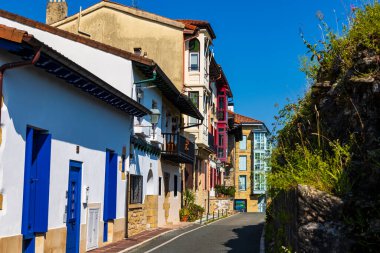 Hondarribia 'nın Ortaçağ Tarihi Merkezi' ndeki Eski Binalar Cephesi