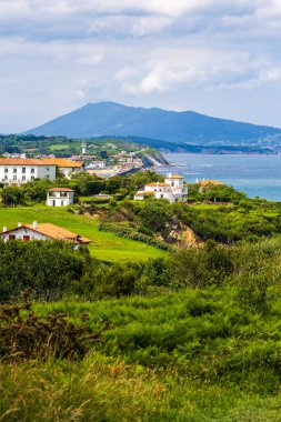 Saint-Jean-de-Luz sahilindeki villalar Fransız Bask ülkesinde