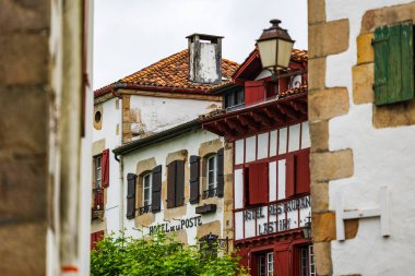 Sare Merkezi 'ndeki Bask İşçi Evi' nin Tipik Cephesi
