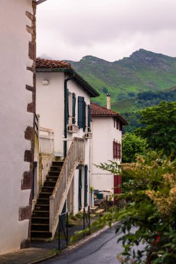 Sare Merkezi 'ndeki Bask İşçi Evi' nin Tipik Cephesi