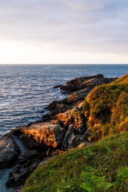 Rocky Kıyı Hattı Jaizkibel Dağı 'nın eteğinde, Higuer Burnu' nun çevresinde.