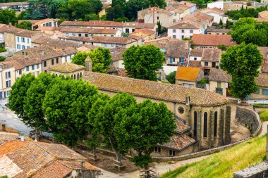 Saint-Gimer Kilisesi. Viollet-le-Duc tarafından inşa edildi. Carcassonne Meydanı 'nın eteklerinde.