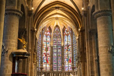 Carcassonne 'daki Saint-Nazaire Bazilikasının İçinden Lekeli Maymun Camı