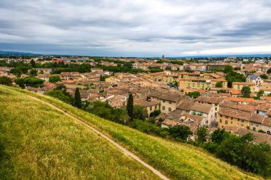 Saint-Vincent Kilisesi 'nin Carcassonne Sitesi' nden yönettiği Bastide Saint-Louis Panoramik Manzarası