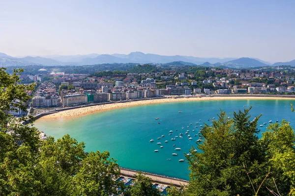 Urgull Dağı ve Castillo de la Mota 'dan La Concha Körfezi