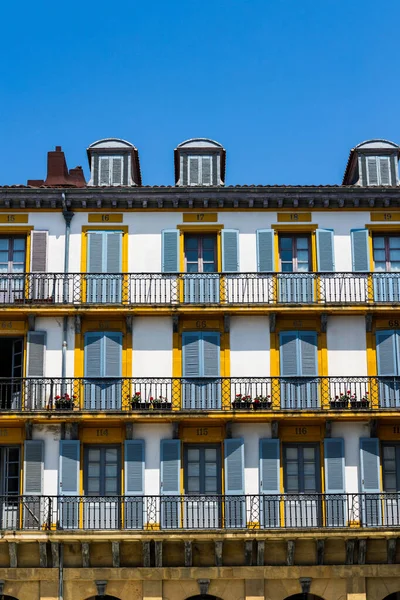 Donostia-San Sebastian 'daki Urumea Nehri boyunca Centro Bölgesi Cephesi