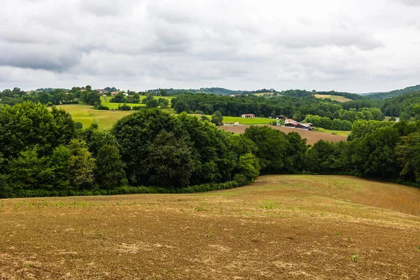 La Bastide-Clairence 'i çevreleyen Kırsal ve İşçi Partisi Evlerinin Panoramik Görünümü
