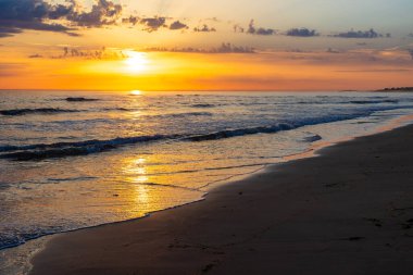 Bretignolles-sur-Mer 'deki La Paree plajında gün batımı