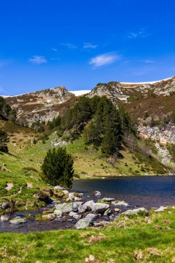 Rabassoles Gölü Donezan Massif 'in kalbinde son bahar karıyla