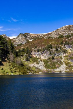 Rabassoles Gölü Donezan Massif 'in kalbinde son bahar karıyla