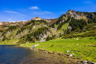 Rabassoles Gölü Donezan Massif 'in kalbinde son bahar karıyla