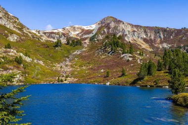 Ariege 'deki Mavi Göl manzaralı Pic de Trabssou