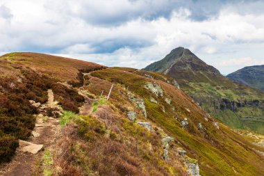 Breche de Rolland 'ın etrafındaki tepeden Puy Mary.